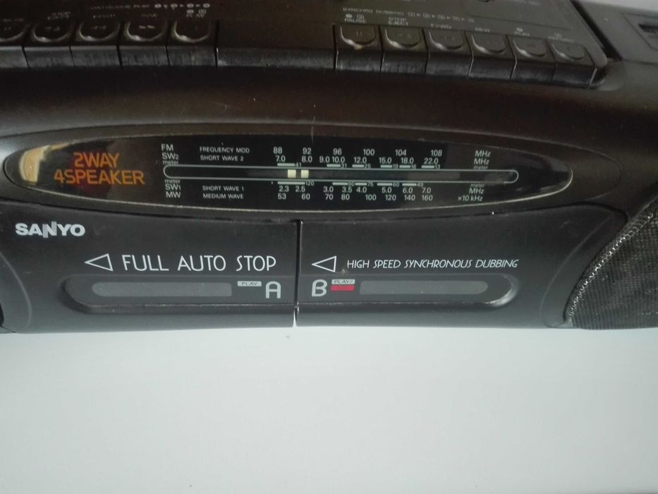 Радиокасетофон SANYO , радио VEF 206 и NORD MENDE U 106 .