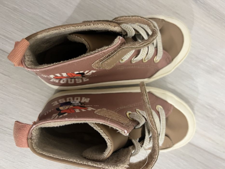 Високи кецове - боти за момиче H&M с принт мини Маус