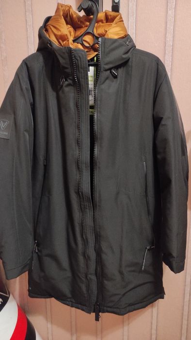 Продам зимнюю куртку