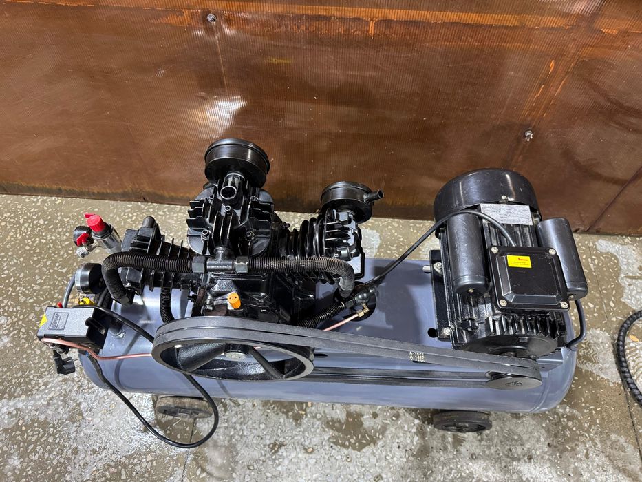 Компрессор 100 литров поршневой