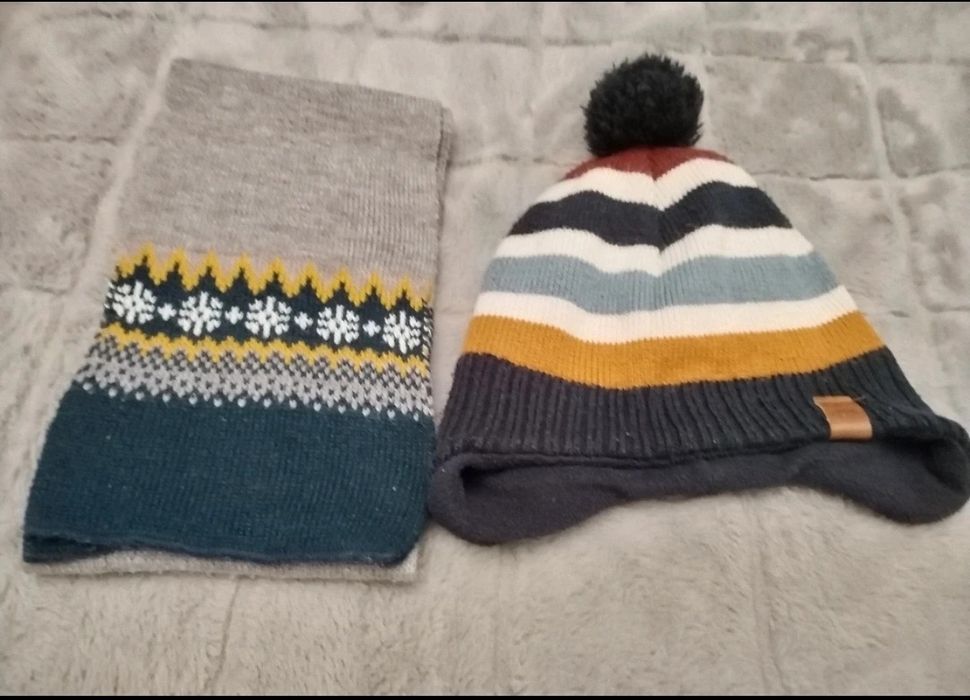 Set H&M căciulă, fular și manusi copii 110 - 128 cm