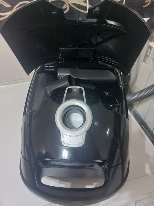 Прахосмукачка Miele Complete C3 Pure EcoLine