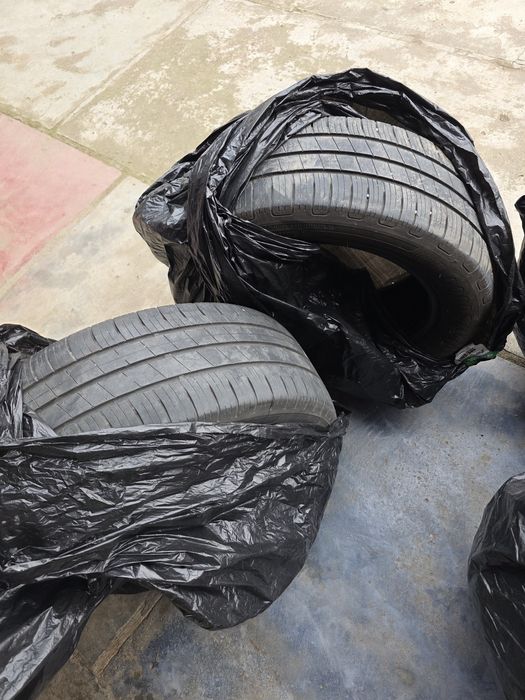 Vând anvelope 205 55 16 V GOODYEAR