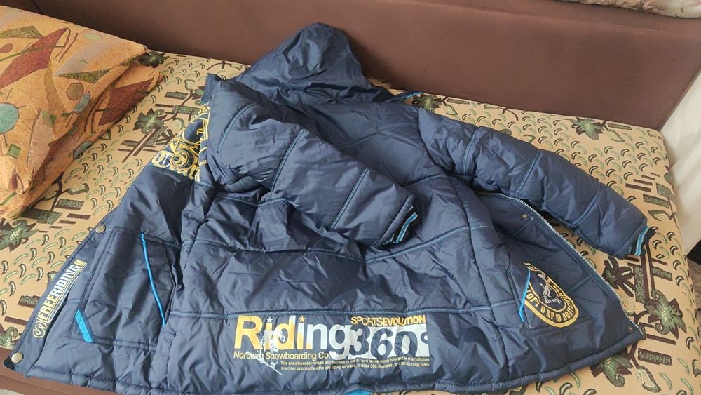 Куртка с капюшоном на мальчика 8 лет