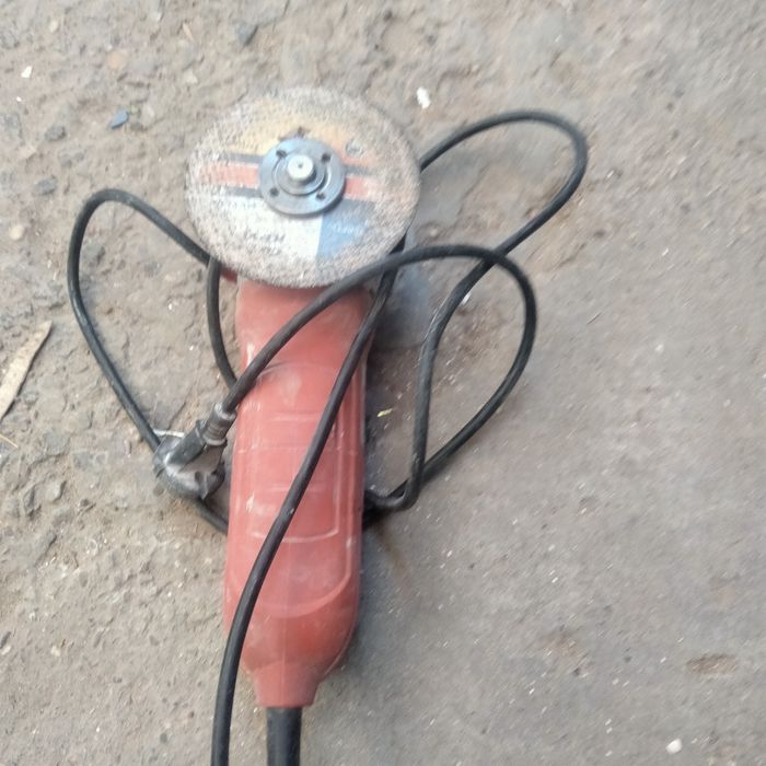 De vânzare  aparat tăiat faianță și gresie 100 lei ,flex 80 lei ,