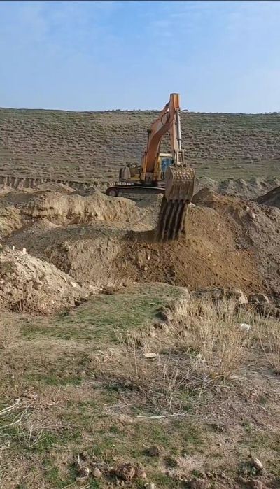 Гусеничный экскаватор