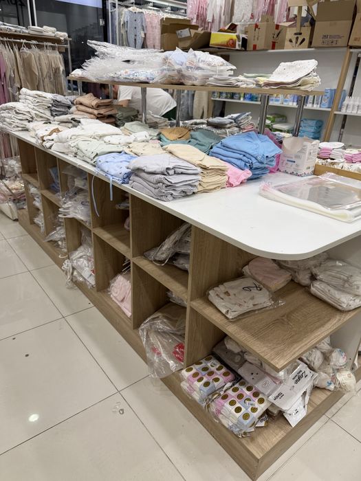 Большой стол для товара