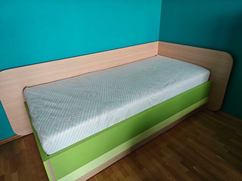 легло с матрак 90х200 см