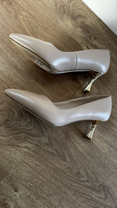 Новые туфли бежевые