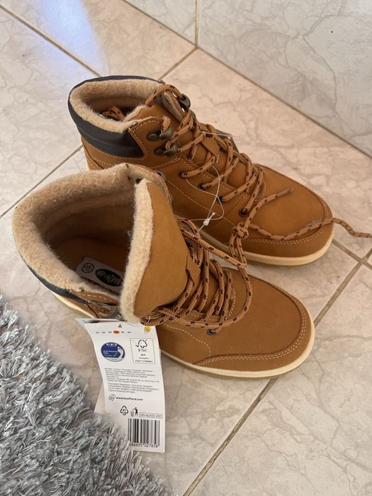 Продавам детски боти за момче