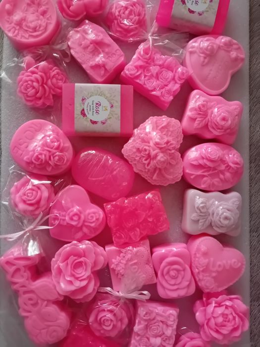 Ръчно изработени сапуни с аромат на лавандула и маслодайна роза