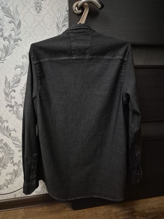 Черная рубашка M