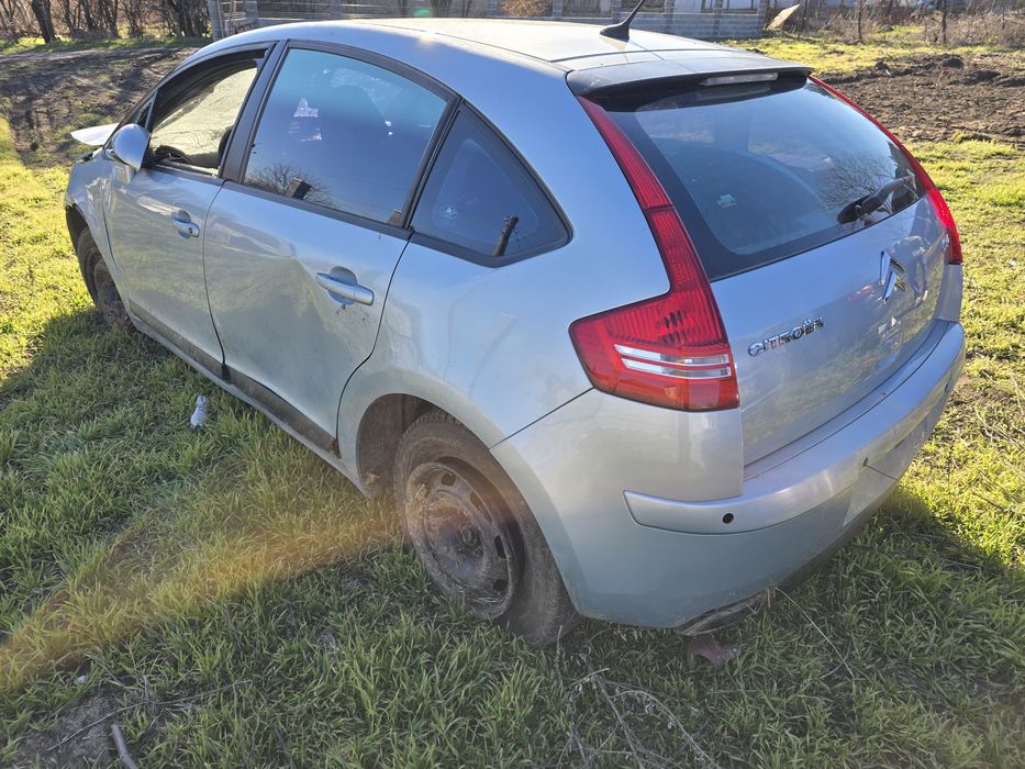 Продавам цитроен ц4 1.6 бензин на части само