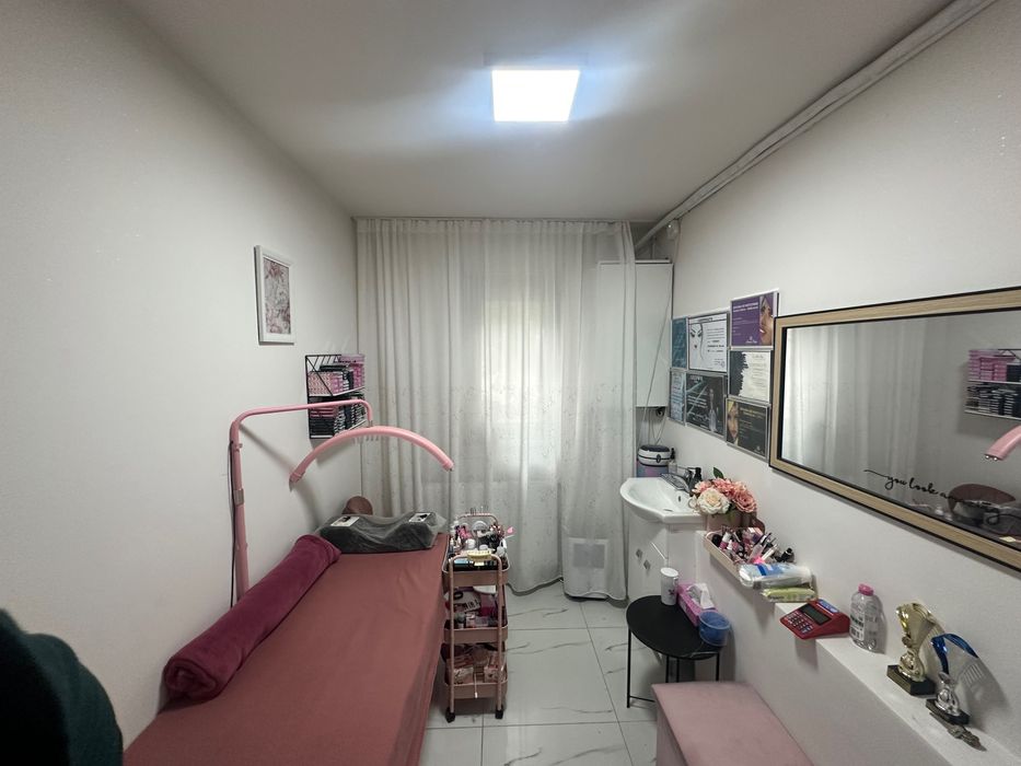 Închiriez cameră în salon de înfrumusețare- iasi