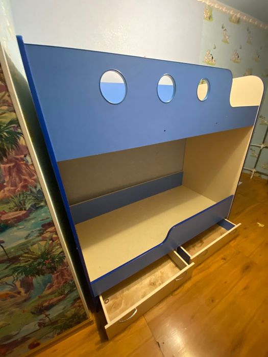 Кровать двух ярусная