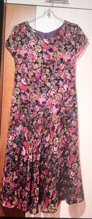 Продам женские платье