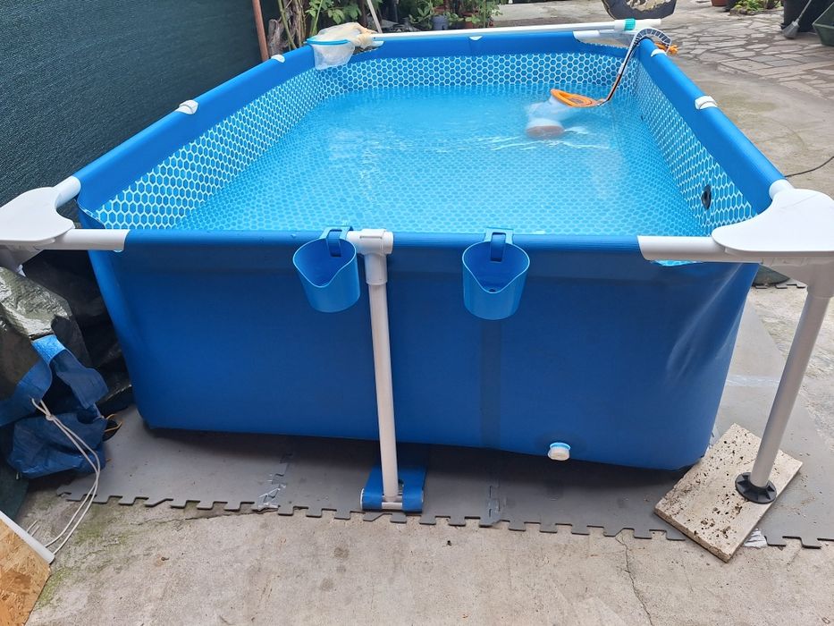 Piscina cu pompa