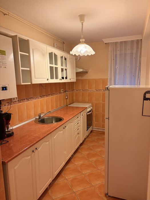 Apartament de închiriat cu 3 camere 5 minute de la UMF