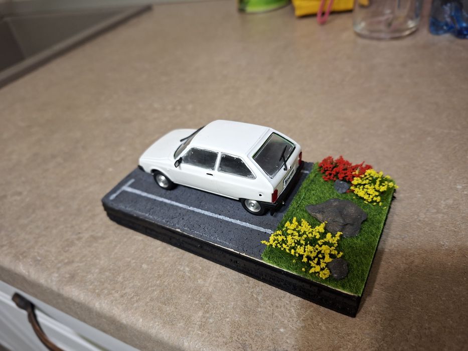 Diorama parcare Oltcit scara 1.43