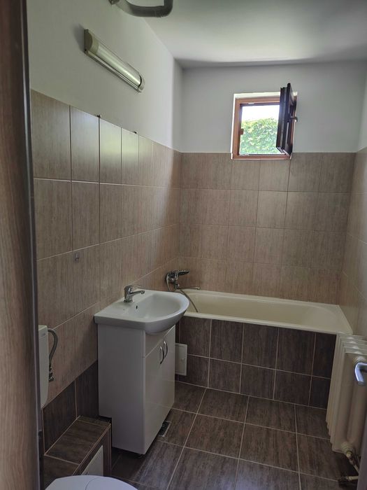 Inchiriez apartament 2 camere centru Gherla jud Cluj