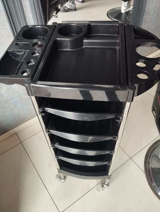 Sartaroshlar aravachasi (тележка)sotiladi