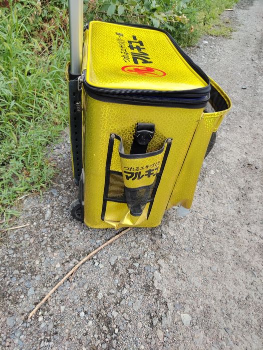 Рыбацкий чемодан на колесах