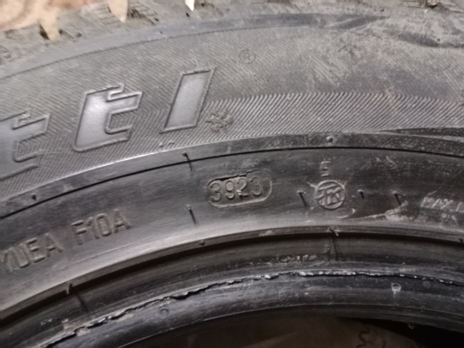 Продам зимний комплект резины