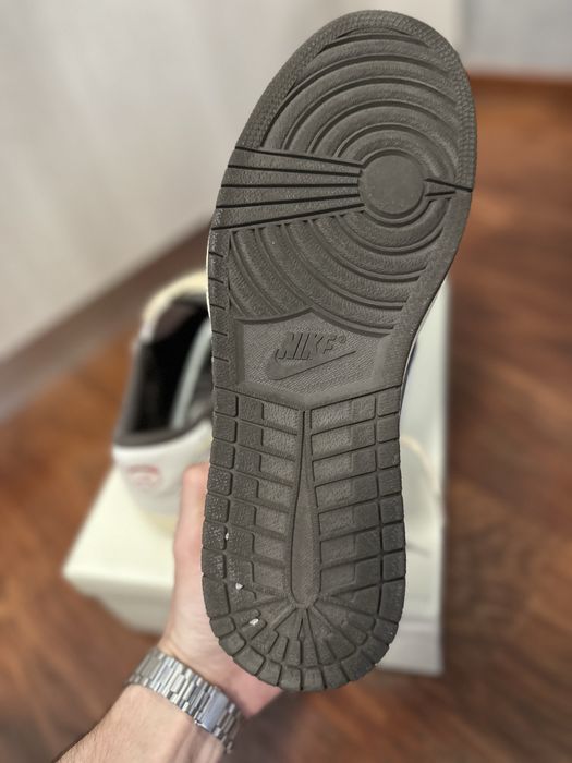 Nike x Travis Scott Air Jordan 1 Low reverse mocha