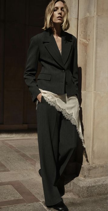 Зара късо вталено сиво  сако