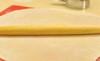 Катаю тесто на бешпармак