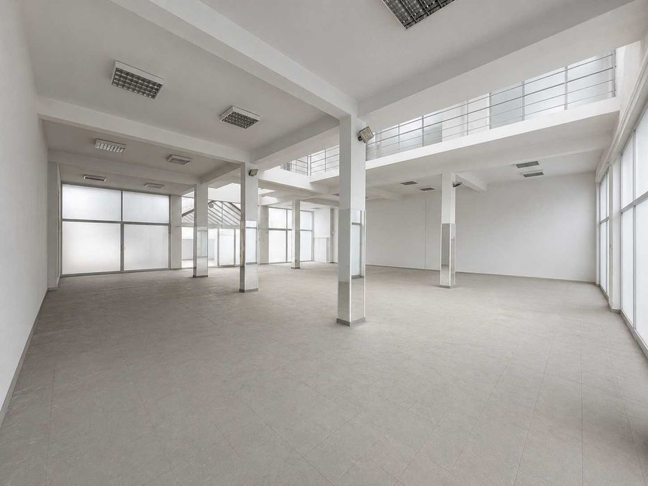 Дава се под наем Магазин в Пловдив, Кършияка - 477 кв.м за 3490.95 € - Снимка #1