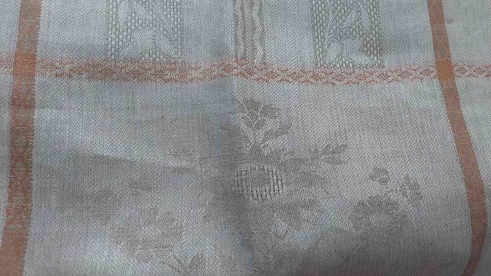 Ленена покривка за маса, нова, на практика вечна