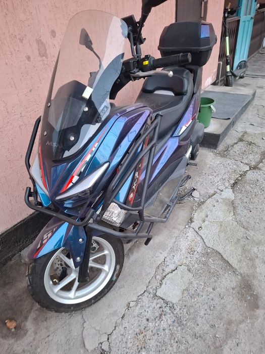 Продам  мопед  N-max