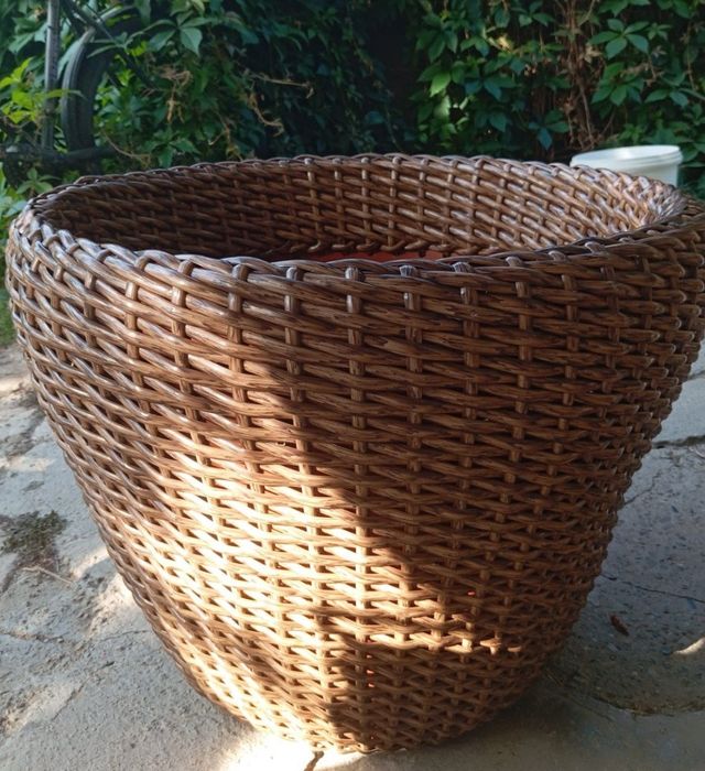 Продаю плетеные корзины из ротанга .