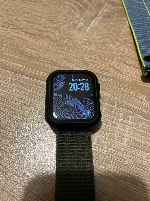 Apple Watch SE 3 44mm GPS Черен, 3 Каишки, Протектори, Гаранция