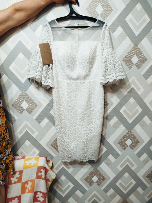 Молочное платье р44