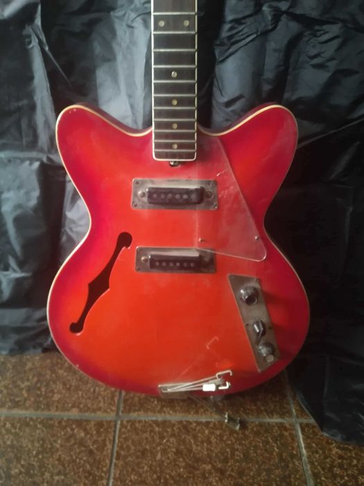 китара полуакустична  Йолана