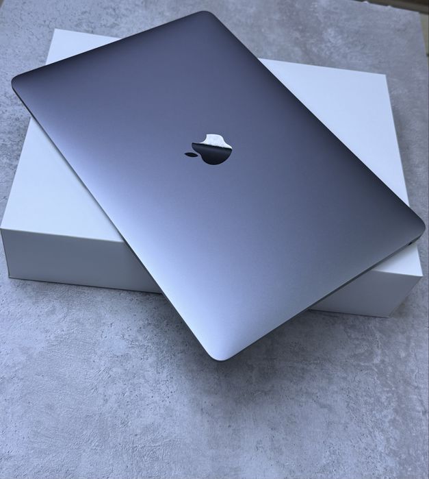 Macbook Air 13 chip m1 память:8/256Гб