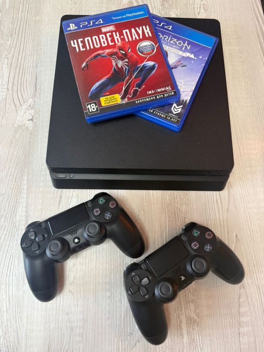 Продам PS4 1TB 2 игры в комплекте
