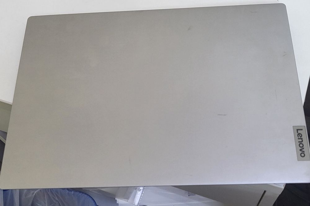 Ноутбук Lenovo для работы.