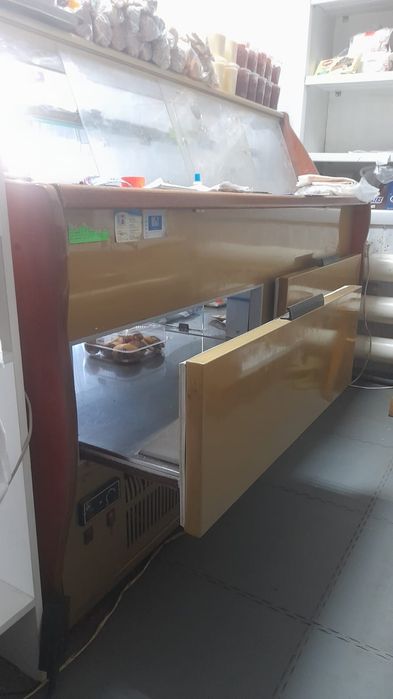 Продаётся кондитерская витрина
