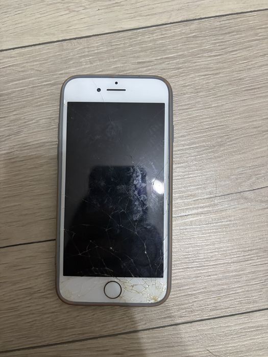 Телефон iPhone 7