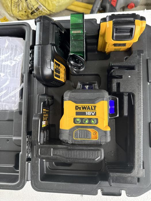 Vind laser Dewalt DVLE34131 nou la cutie cu lumina verde