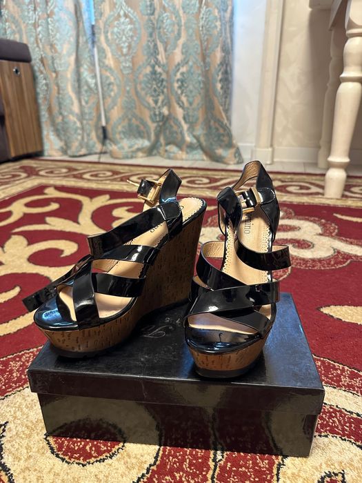 Туфли и босоножки разные