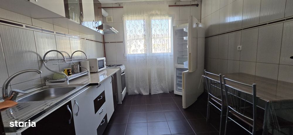 Închiriere apartament spatios, etaj 3 micro11 Târgoviște