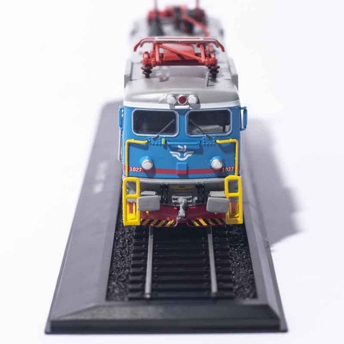 se vinde macheta locomotiva Rc3 1027 si BR 4/4