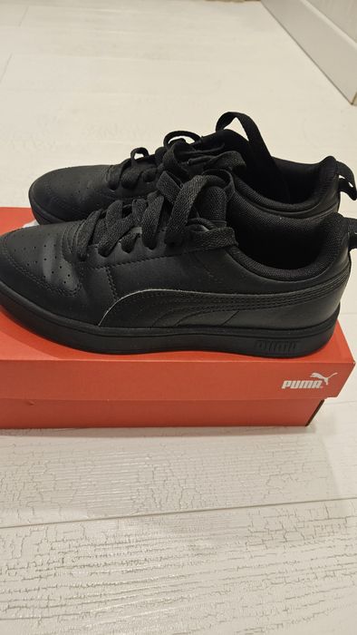 Кроссовки фирменные