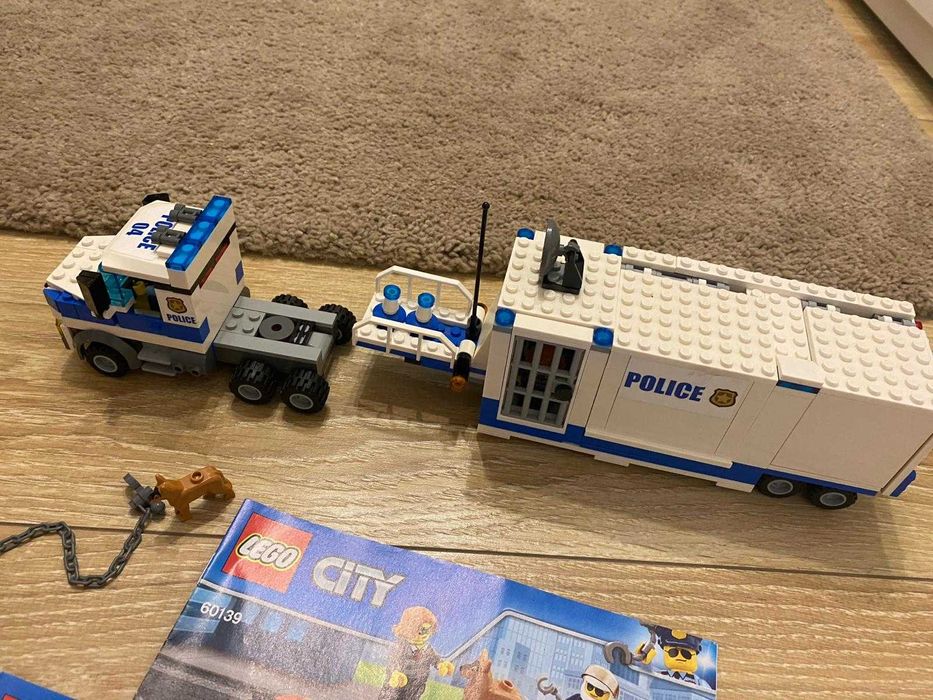 LEGO City Police - Centru de comanda mobil 60139, 374 piese