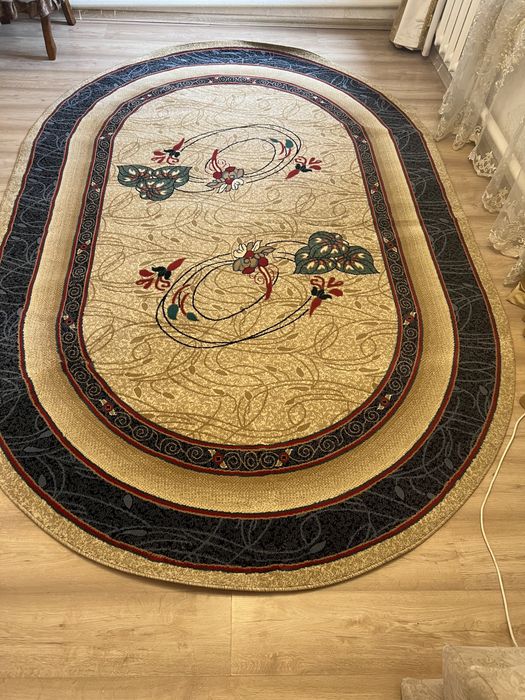 продам ковер овальный