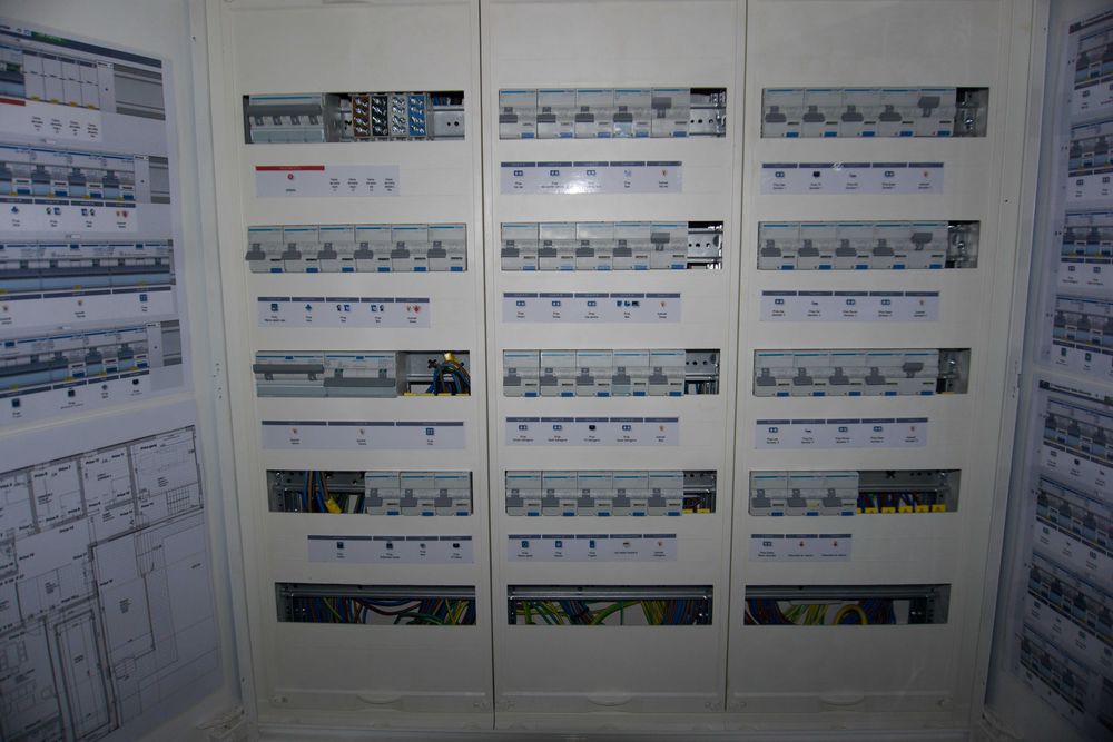 Electrician autorizat ANRE si calificare instalatii fotovoltaice